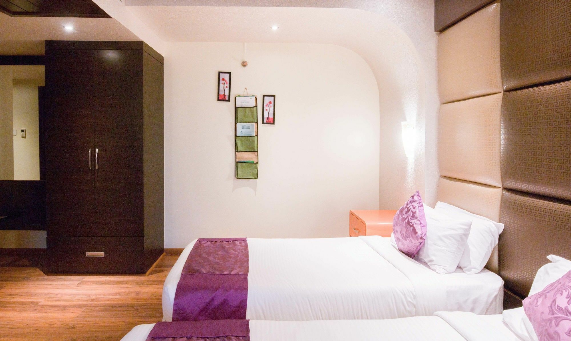 Ritu Ivy Hotel Kolkata Exterior photo